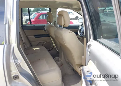 2015 Jeep Compass Sport z USA, uszkodzony, nr VIN 1C4NJCBA8FD104800